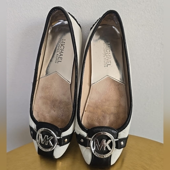 Micheal Kors Fulton Black On White Flats Size 5.5 🌴 - Picture 6 of 9
